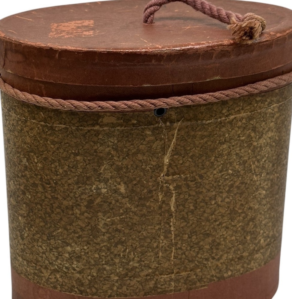Vintage Oval Sewing Basket Rust & Tan With Center Rope Handle Darning Thread