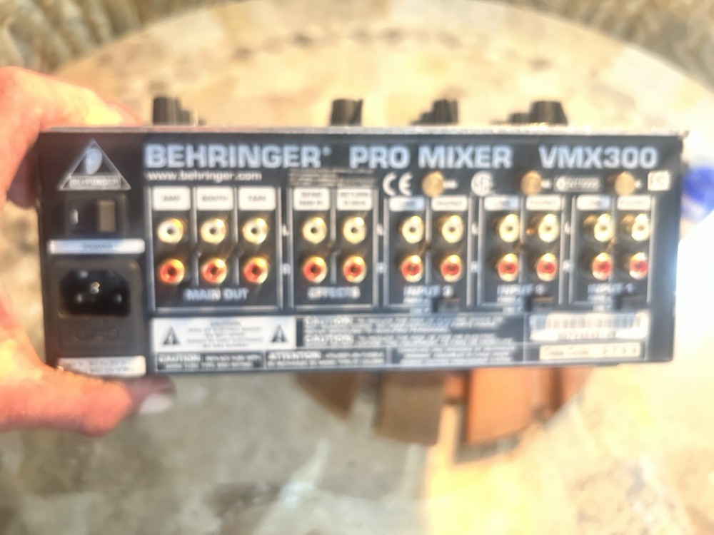 Behringer VMX 300 Professional DJ Mixer