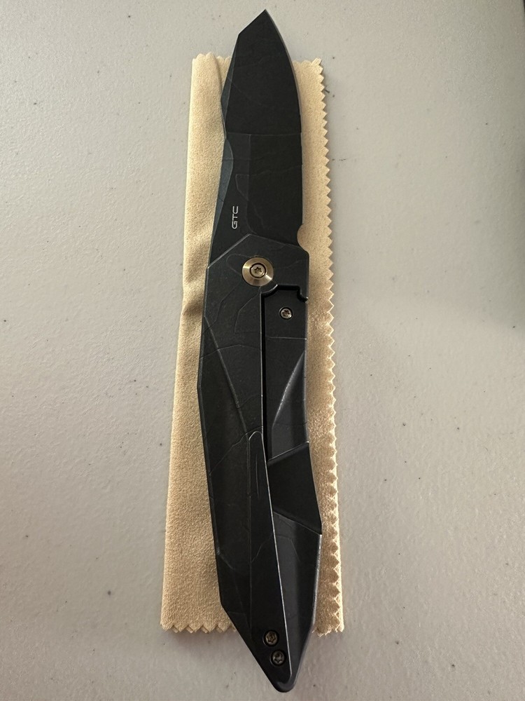 We Knife Solid Flipper Black Etch Integral Ti Handle & Black Etch 20CV WE22028-5