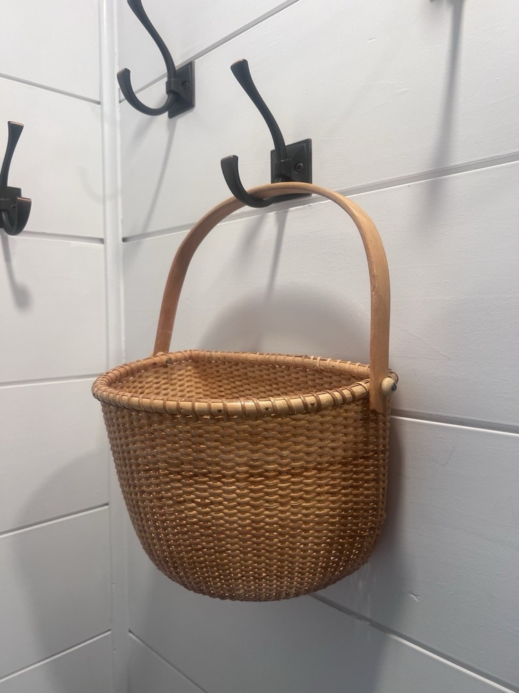 Wicker Hanging Basket with Handle, Round Brown Indoor Décor