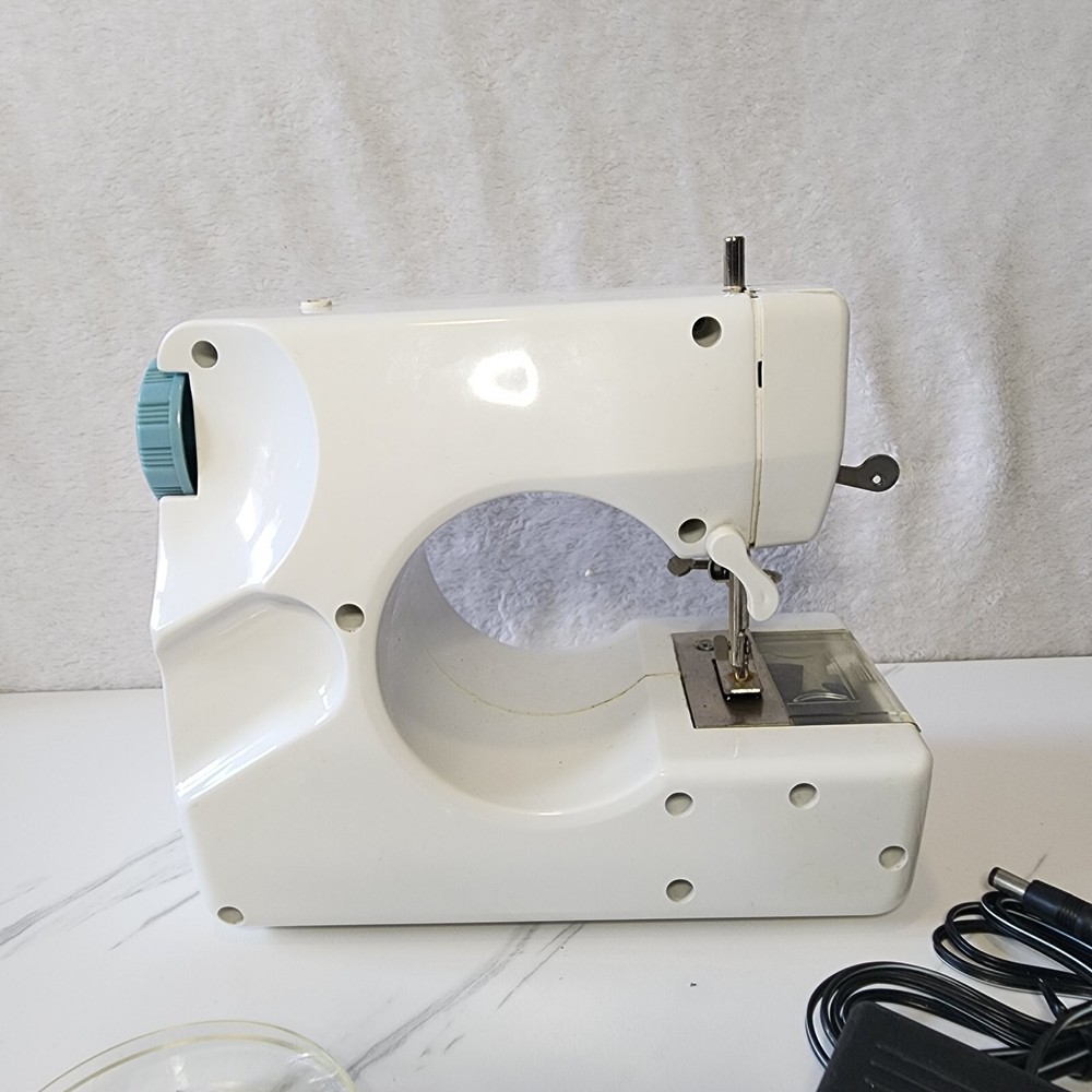 Smart Stitch Portable Mini Sewing Machine Battery Operation