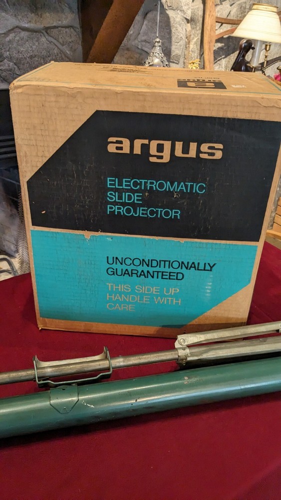 Argus Slide Projector Model 560A W/Screen