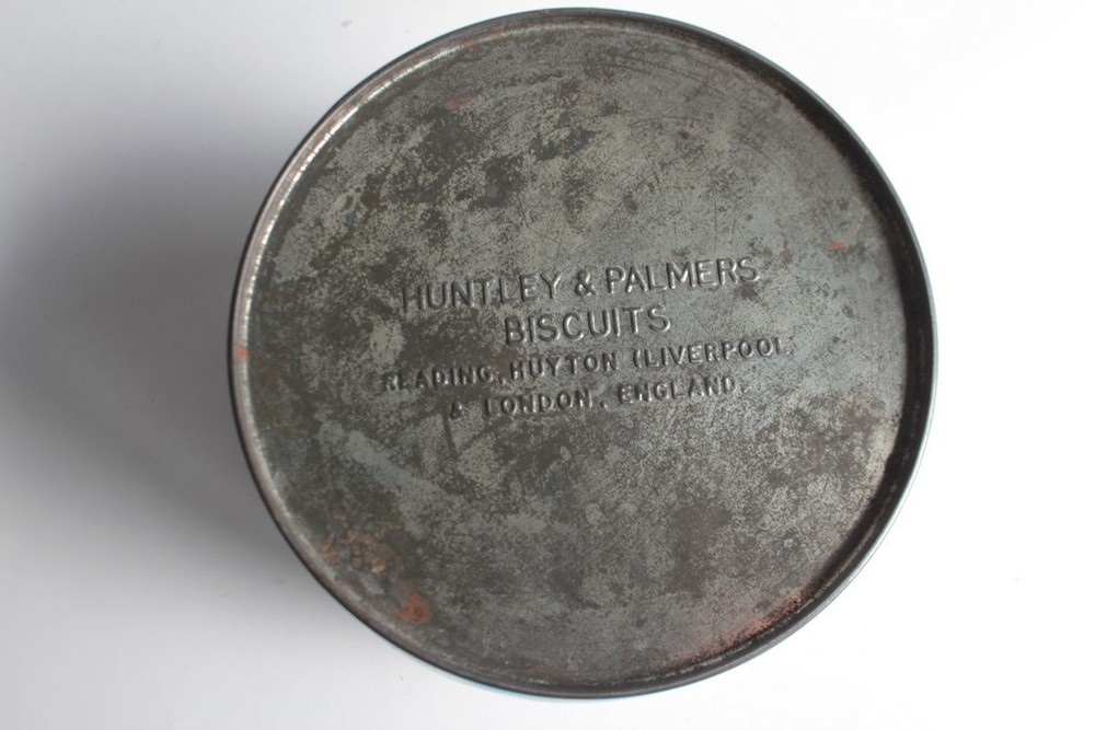 Huntley & Palmers boat-shaped tin biscuit tin (64686)