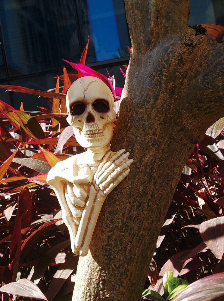 Skeleton Tree Peeker Outdoor Decoration