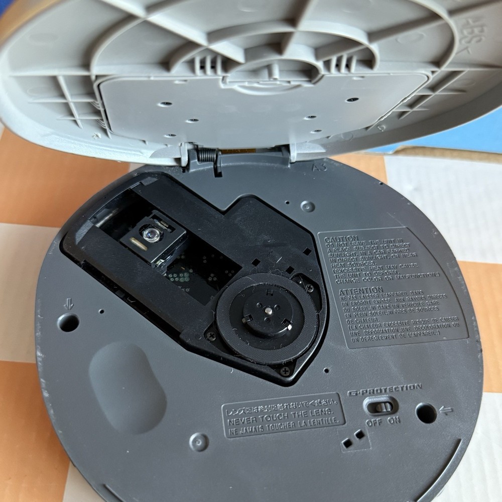 Sony Walkman Lot D-EJ106CK CD Player D-EJ615 Bundle (READ)