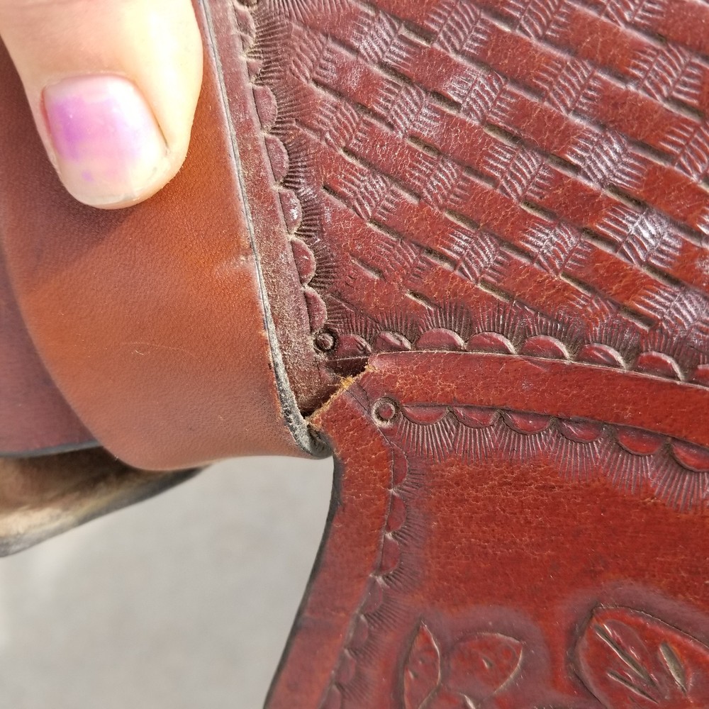 Western Saddle 17 inch tree, beautiful tooling