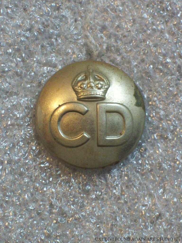 WWII British Civil Defense Kings Crown CD Button World War Insignia Cheney Vtg