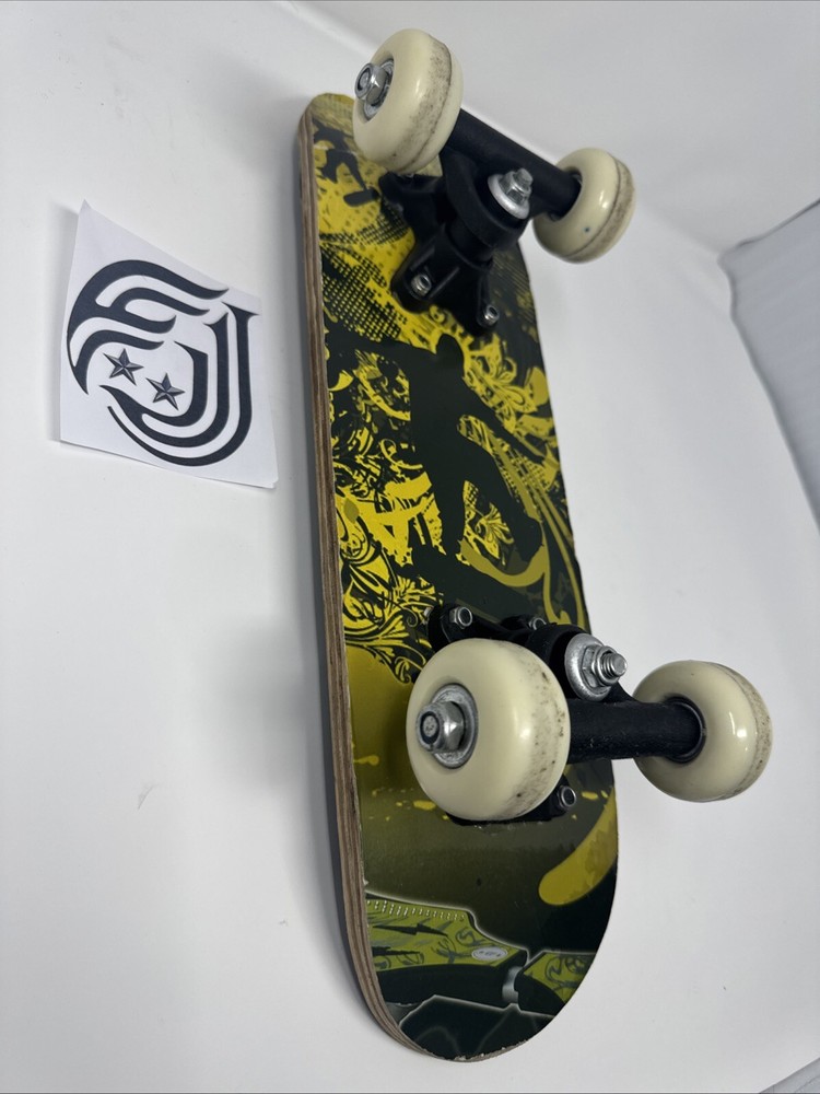 Mini Skateboard (17 in) Starter Size Complete Deck Board Skate White Wheels