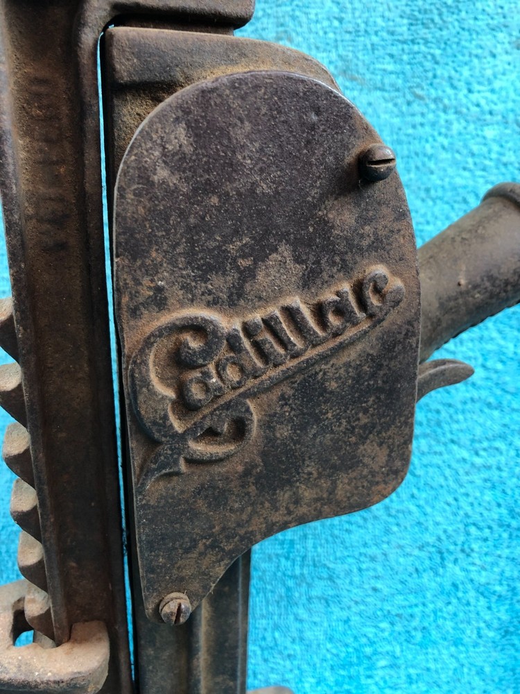 Original 1920's 1930's CADILLAC Script Accessory Buckeye Jack Model 06A WORKS