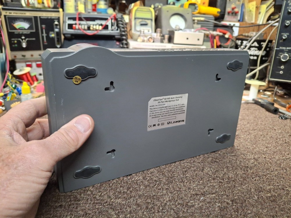 Linksys EFAH08W EtherFast 10/100 Auto-Sensing 8-Port Workgroup Ethernet Hub