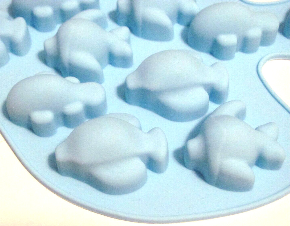 NWOT ICE CUBE TRAY - BLUE DIFFERENT SHAPED FISH ICE CUBE TRAY