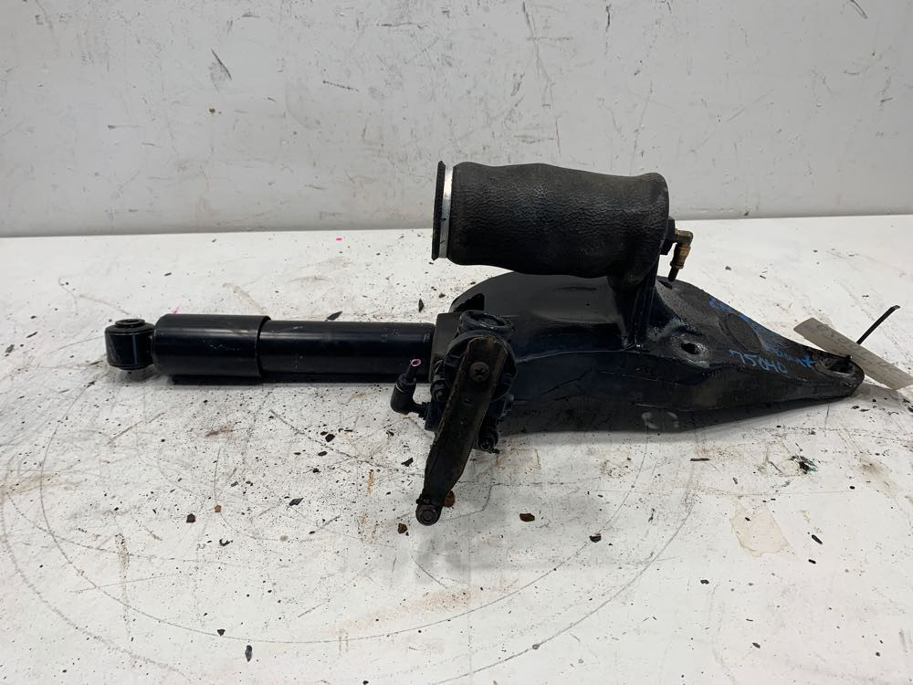 2013 Peterbilt 386 Cab Mount (630-10679)