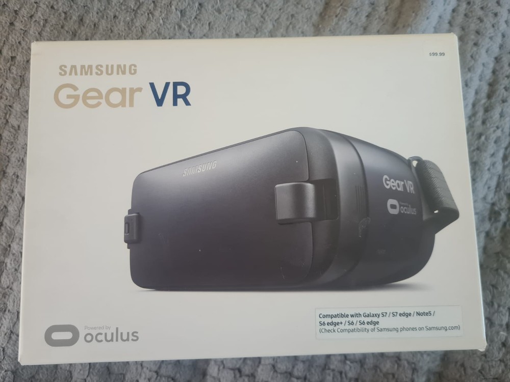 SAMSUNG Gear VR Oculus Headset W/Box