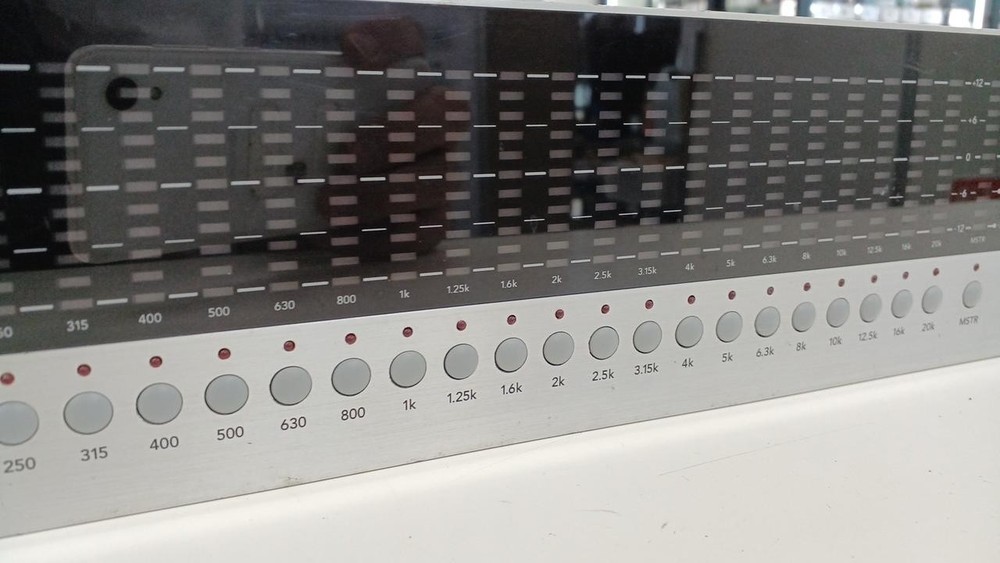 MACKIE QUAD EQ Digital 4-Channel Rack Equalizer