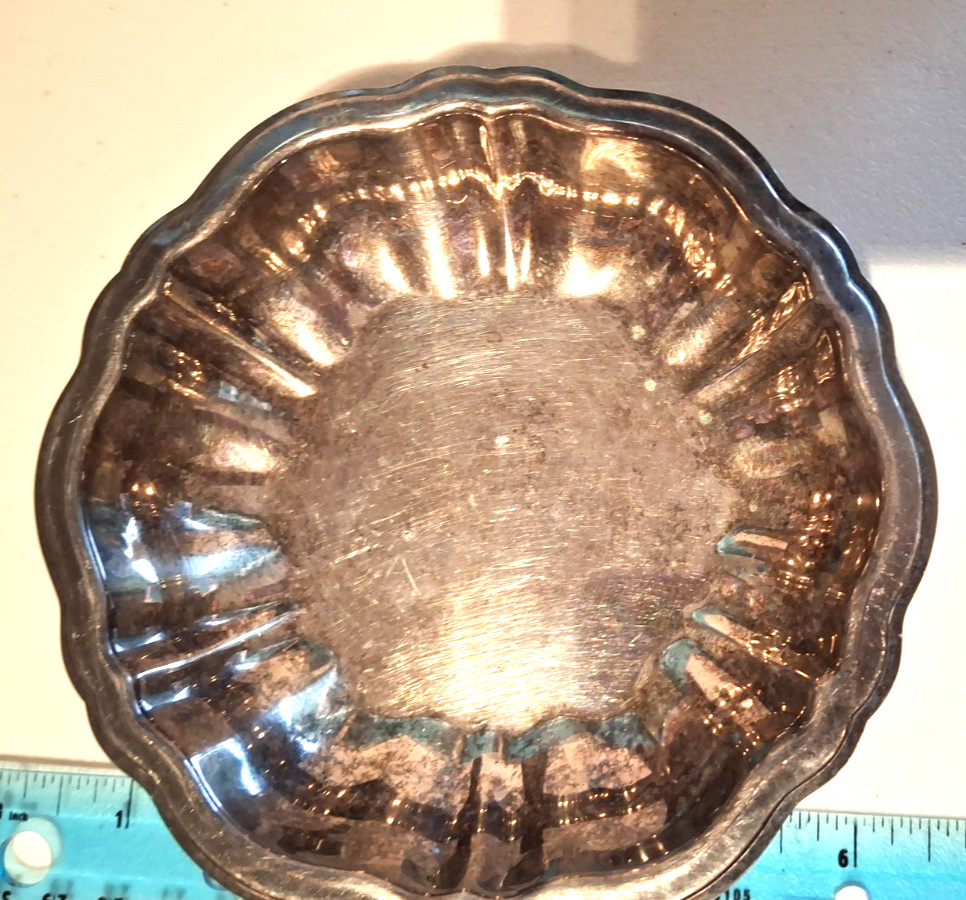 Oneida Silversmiths Candy / Trinket Dish Approx. 5 1/2" Round x 1" High