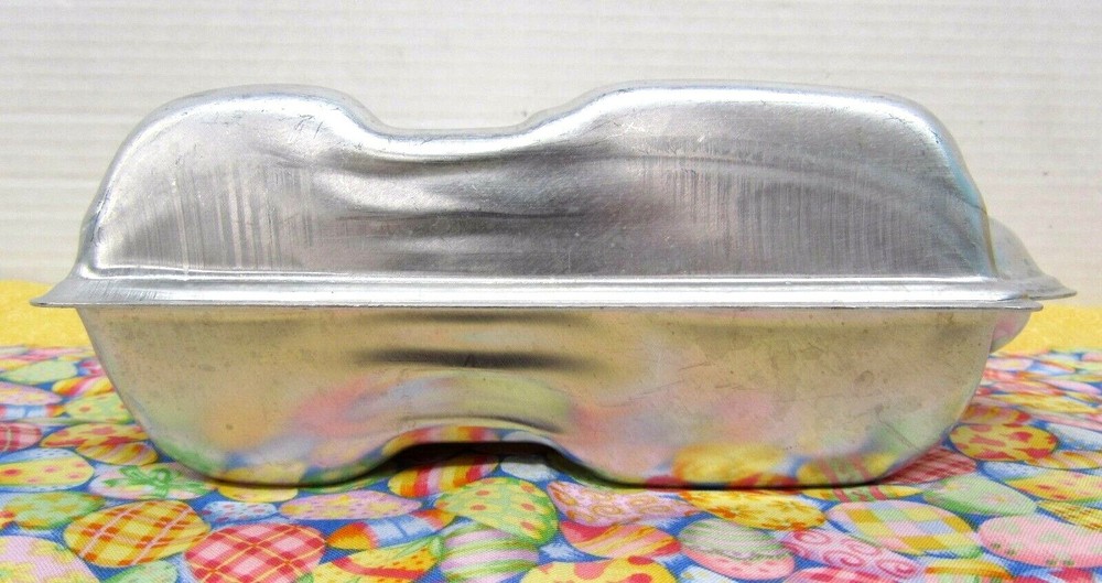 Bunny Cake Pan 2 pieces Easter Baking Metal Entertaining Cake Walk Decorating