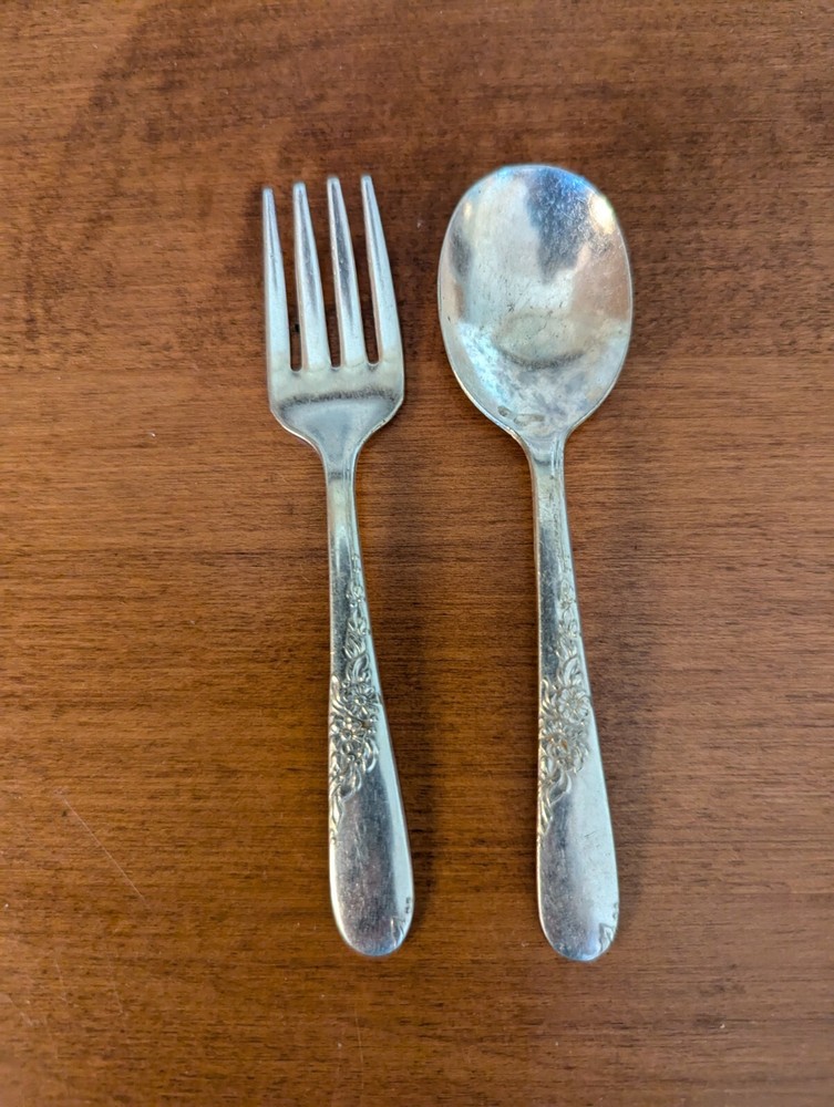 VINTAGE ENDEARABLE ONEIDA SILVERPLATE BABY SPOON/FORK 4-1/4"