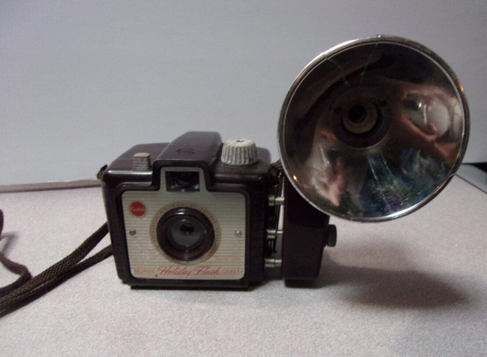 Vintage Kodak Brownie HOLIDAY FLASH Camera with flash