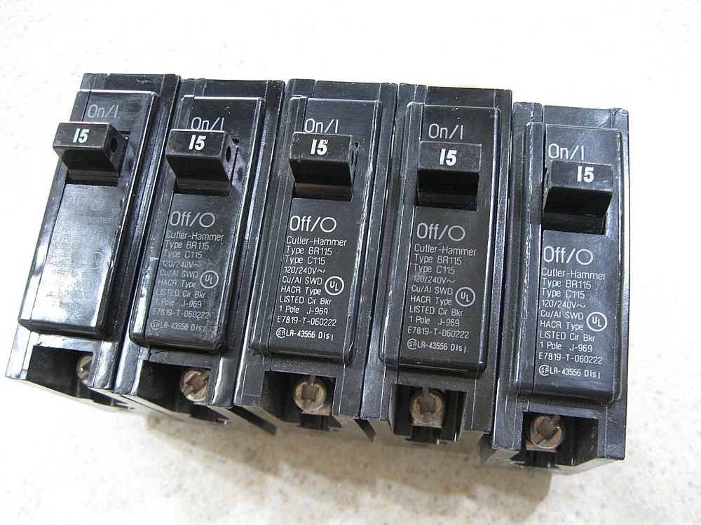 X 5 - Cutler Hammer 15 amp single pole circuit breakers ( Five Breakers - NEW )