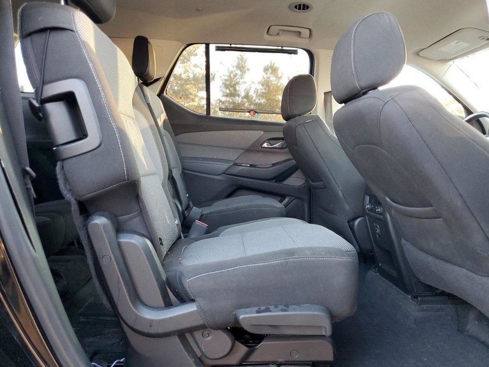 TRAVERSE 2018 Glove Box 4928972