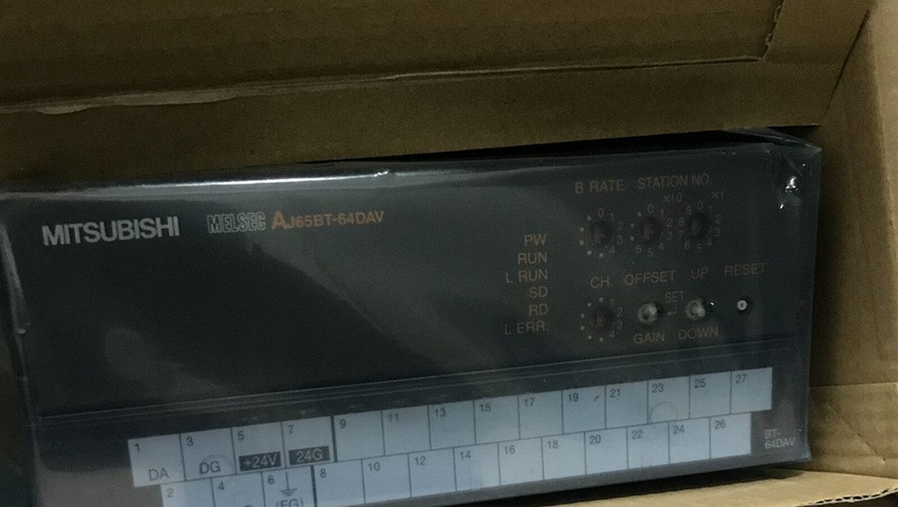 Mitsubishi AJ65BT-64DAV CC-LINK Programmable Logic Controller DC Converter Unit