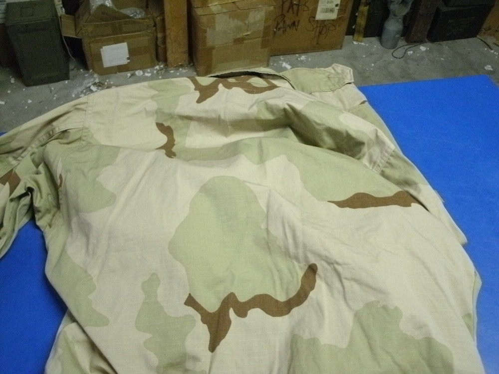 US ARMY DESERT SHIRT/ COAT SIZE MEDIUM SHORT