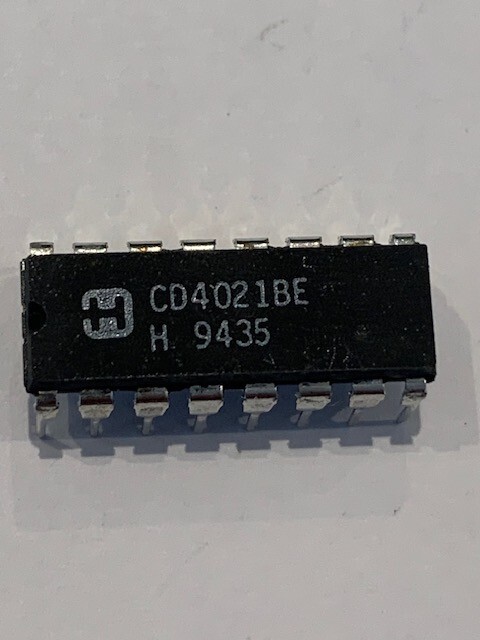 CD4021BE  IC