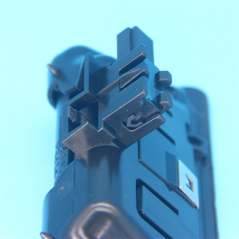 Trunk Lock Handle Push Button 51247118158 for BMW E82 E88 E90 E91 E92 E93 E60