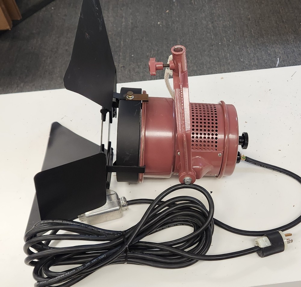 Mole-Richardson No.4081 1000W Molequartz Mickey Mole Stage Flood Light