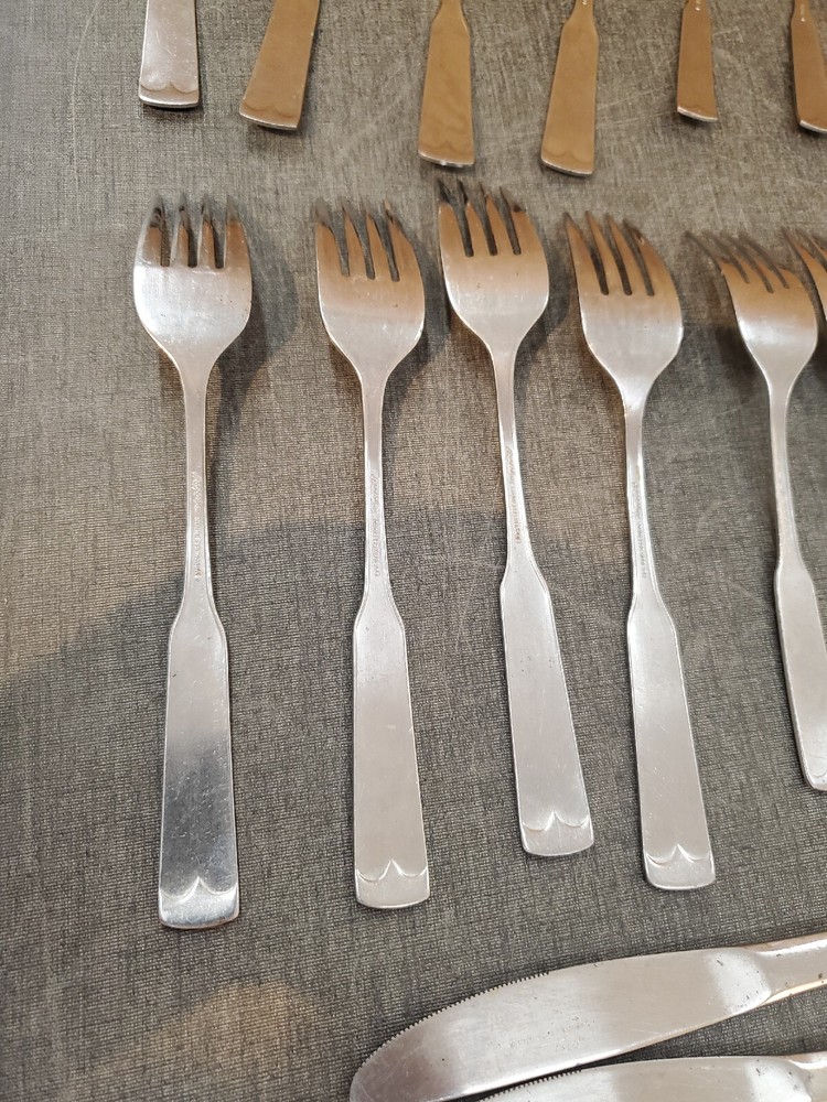 20 Pc Rogers OLDE BOSTON Stainless Dinner Salad Forks Knives Spoons Flatware