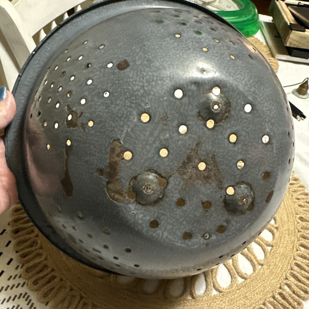 Vintage 11” Gray Graniteware Enamelware Footed Display Kitchen Strainer
