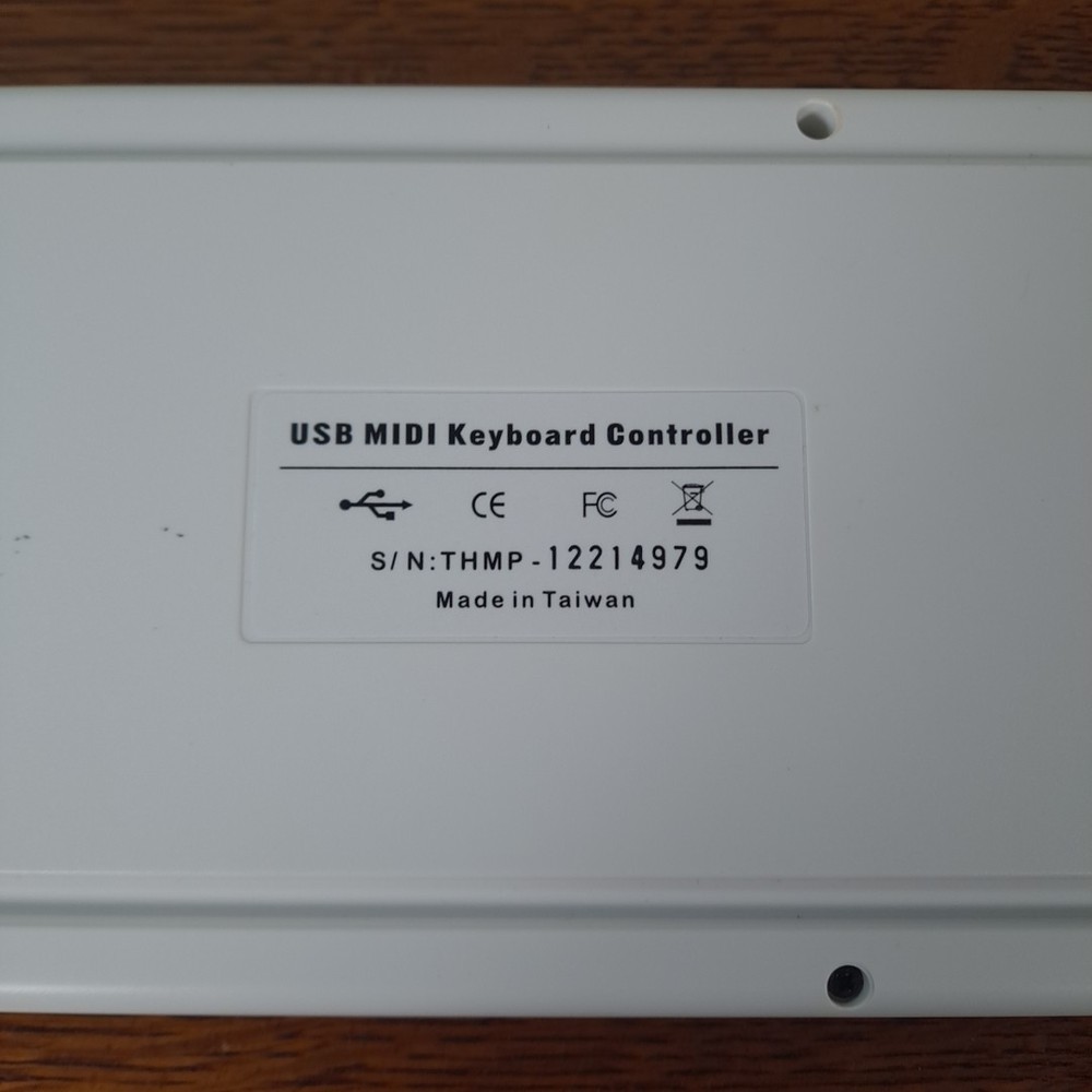 midiplus AKM320 Midi Keyboard Controller USB - White