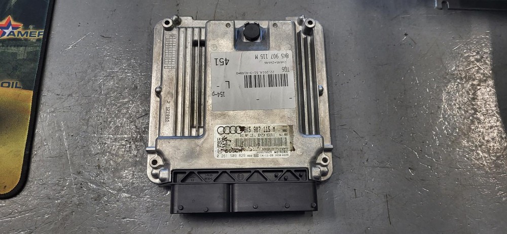 AUDI AUDI A4 Engine Control Module 8K5 907 115 M
