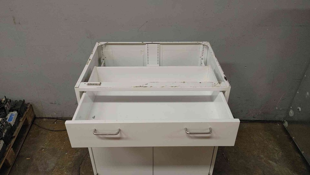 30" Jamestown Mixed Casework (109222)