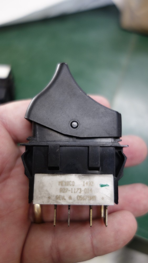 KENWORTH Sleeper Bunk Dome Light Rocker Switch P27-1173-014