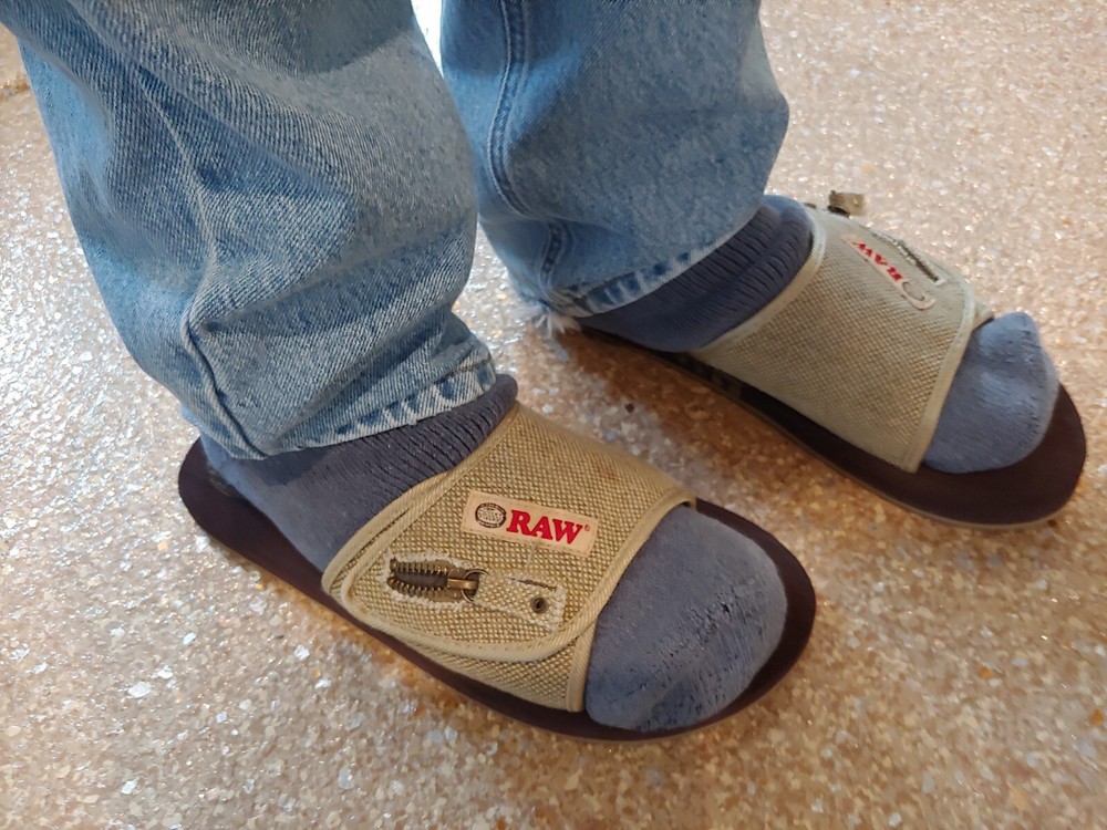 RAW X Rolling Papers Slides | Men | Sizes 8, 9, 10, 13