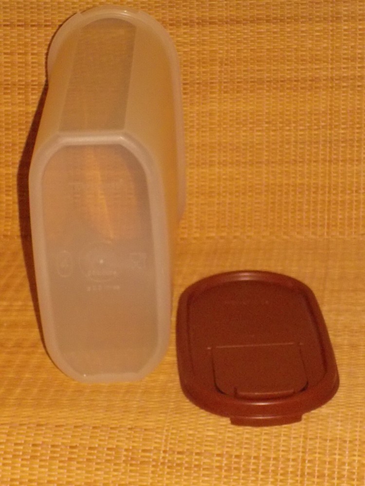 9¾ Cup Tupperware 1614 Oval Modular Mates #4 Container, Brown lid, complete