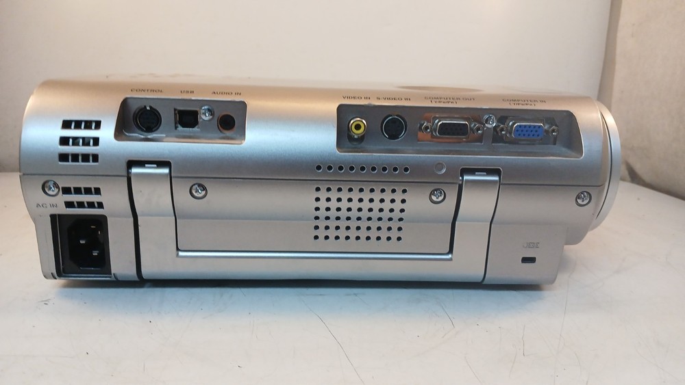 Toshiba TLP-260 LCD Projector *Working* *Read*
