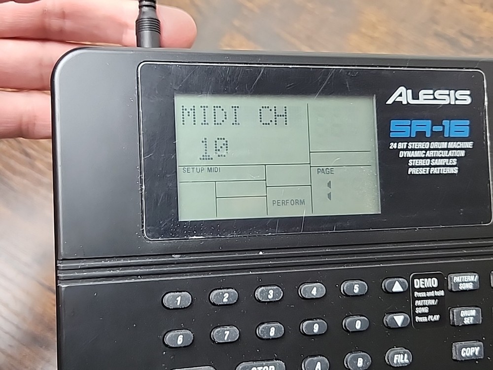 Alesis SR-16 24-Bit Stereo Drum Machine With Power Supply