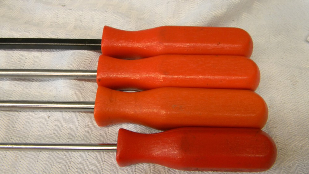 MAC TOOLS 4PC RED HARD HANDLE LONG MIXED SCREWDRIVER SET 8", 12", 18", 24"