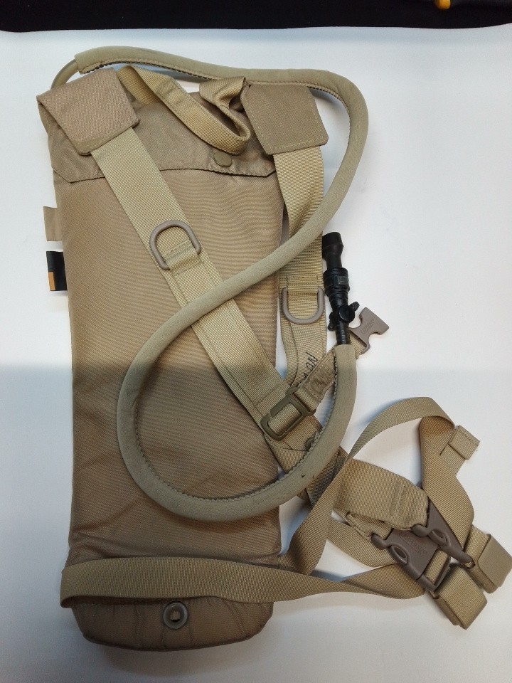 GENUINE CAMELBAK MAXIMUM GEAR HYDRATION SYSTEM. DESERT CAMO