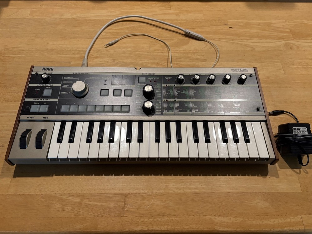 Korg MICROKORG 37 Keys Analog Modeling Synthesizer Excellent Condition