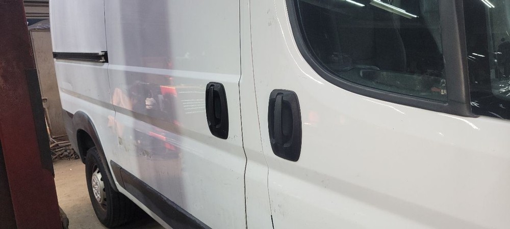2018 Dodge Promaster 1500 Divider and Racks