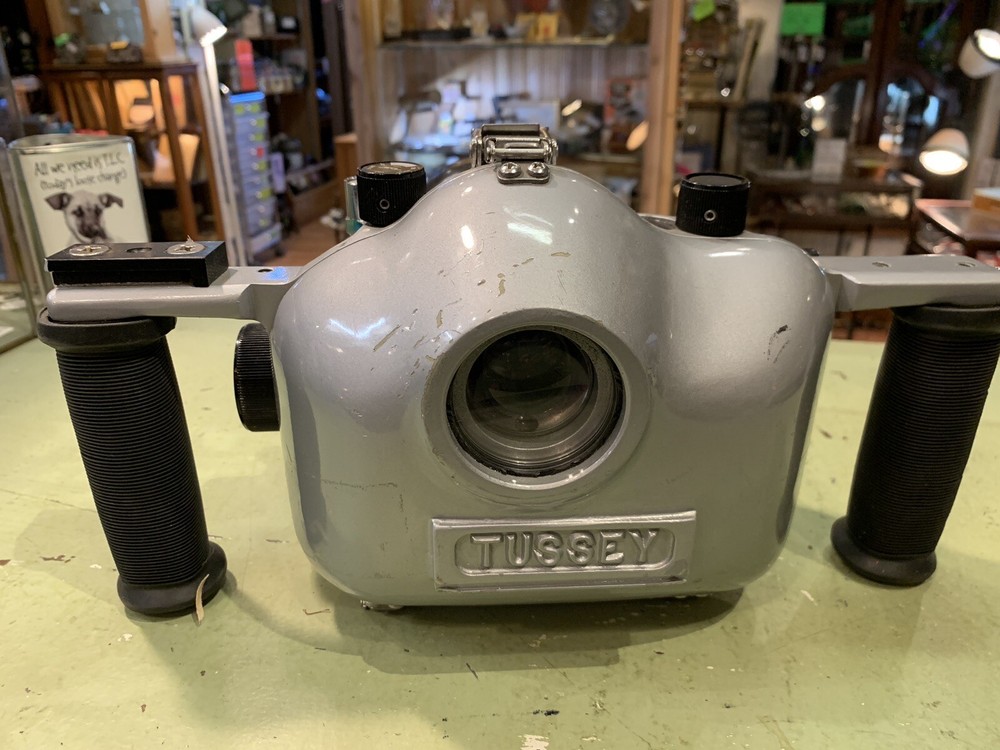 Underwater Scuba camera and flashlight with accessories