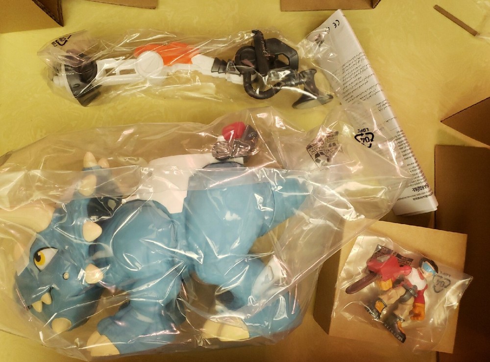 Chomp Squad Playskool Doc Tops & Sam Scrubs: Triceratops Dinosaur. B1