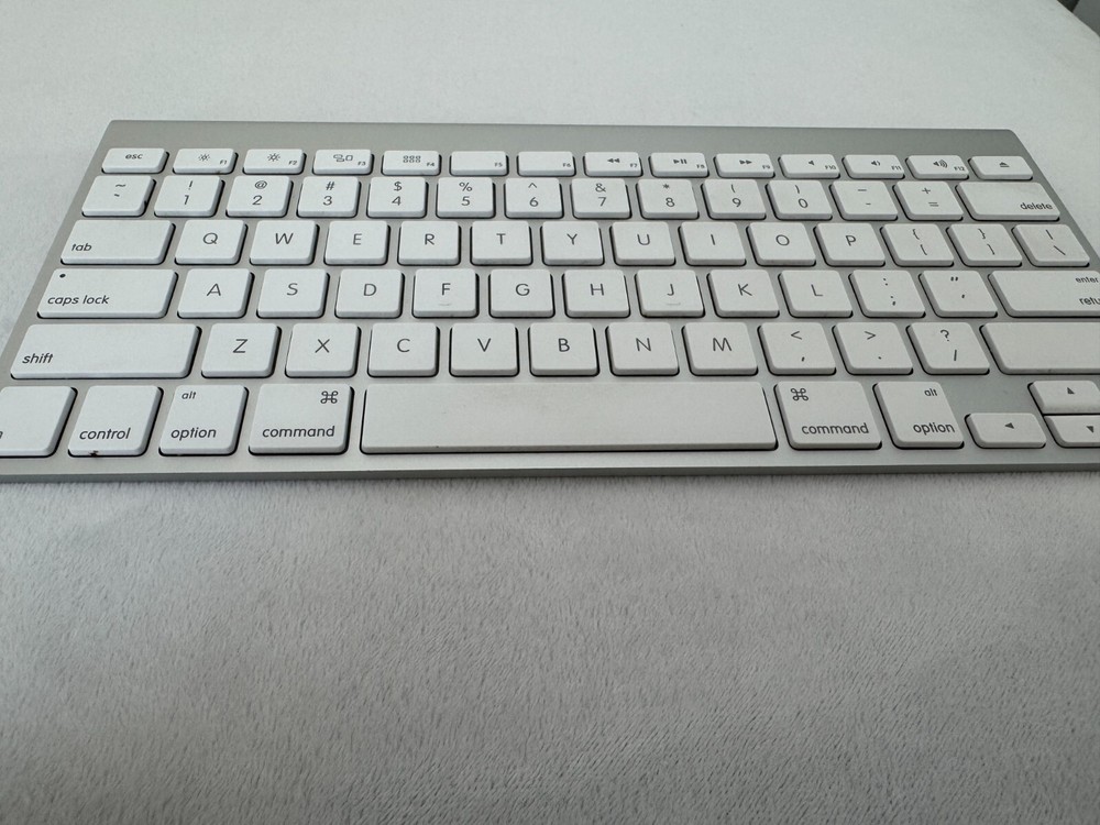 Apple Wireless Keyboard A1314 & Magic Mouse A1657 Sets –Tested & Great Condition
