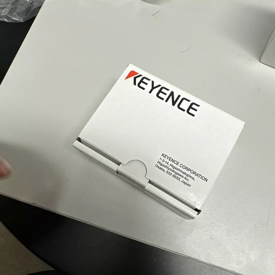 Keyence IL-100 Laser Sensor IL100 New
