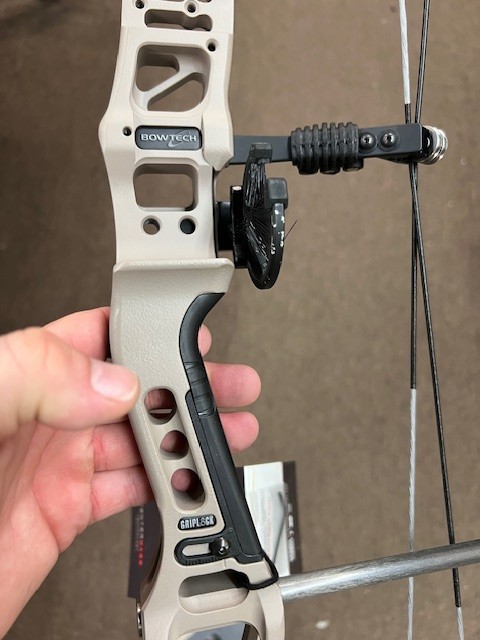 bowtech proven 34 compound bow