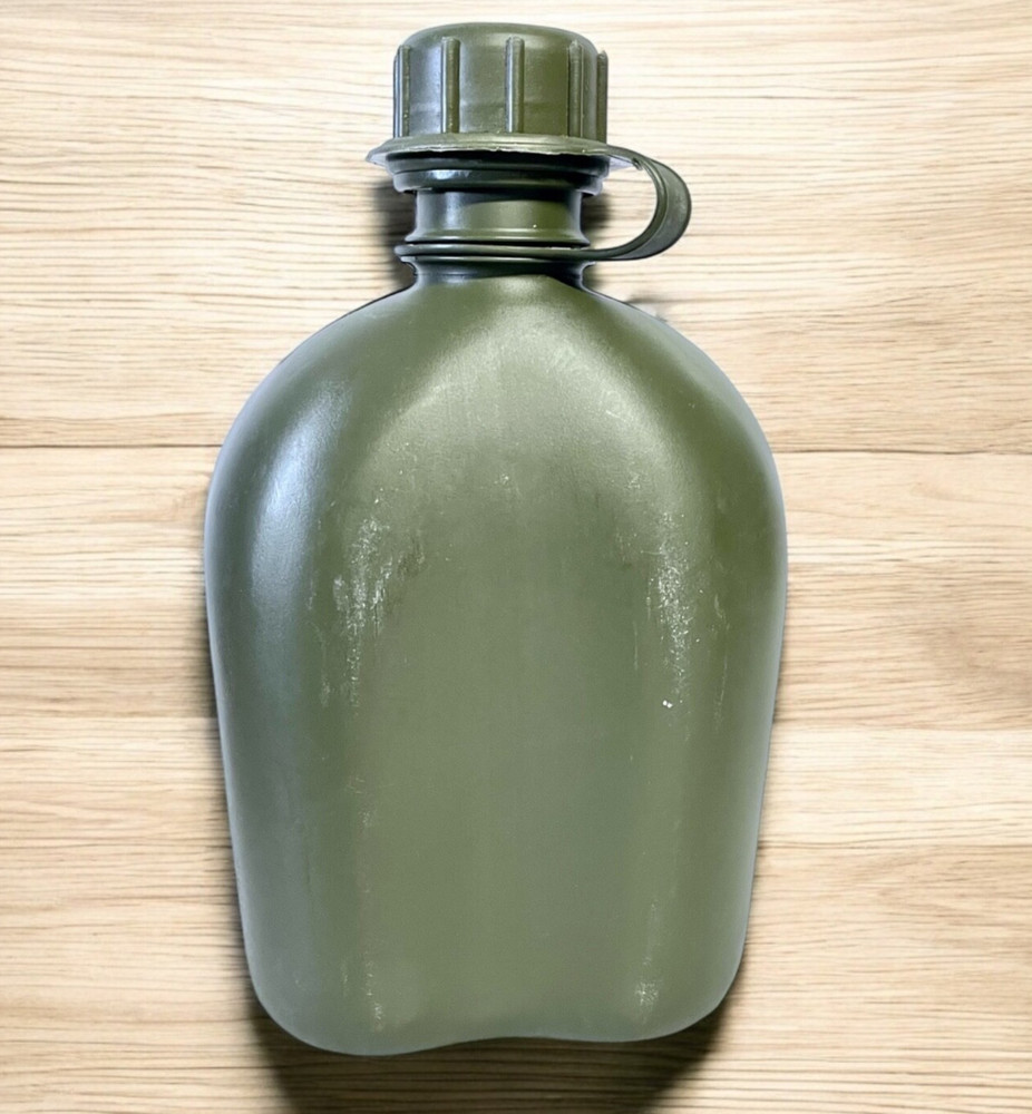 US Army polyethelene 1-Quart canteen dated 1976
