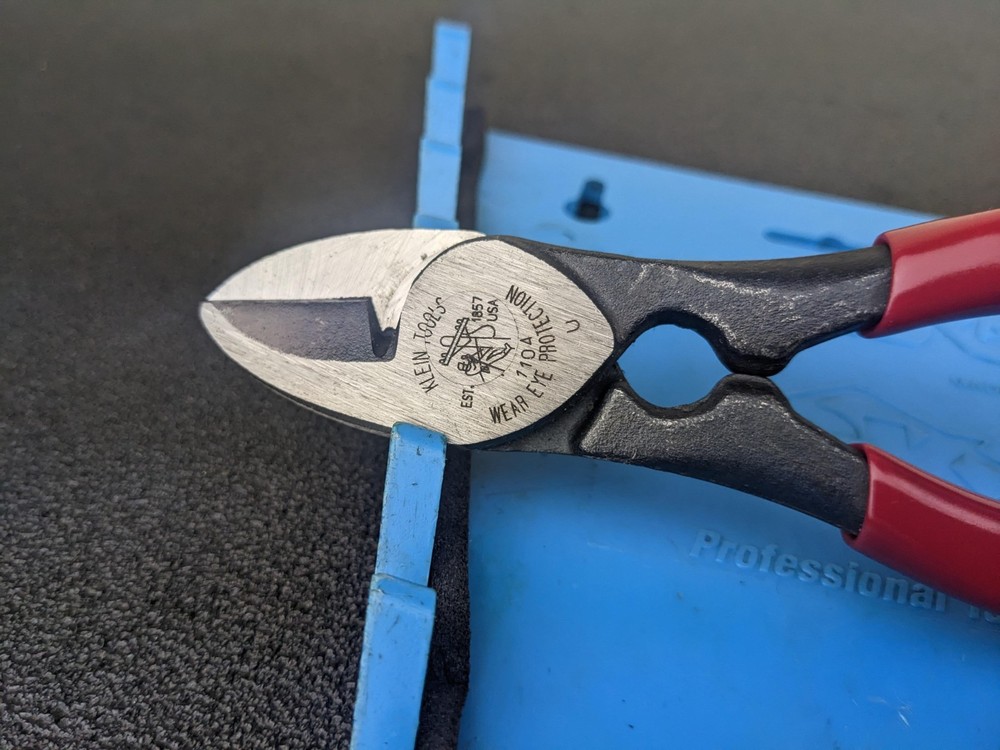 #bn098 Klein Tools Shears BX Cable Cutters Compact Lightweight Design